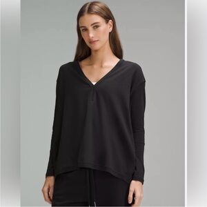 Lululemon Back In Action V-Neck